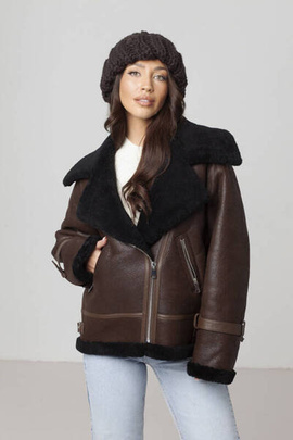 Brązowy kożuch typu ramoneska ze skór jagnięcych