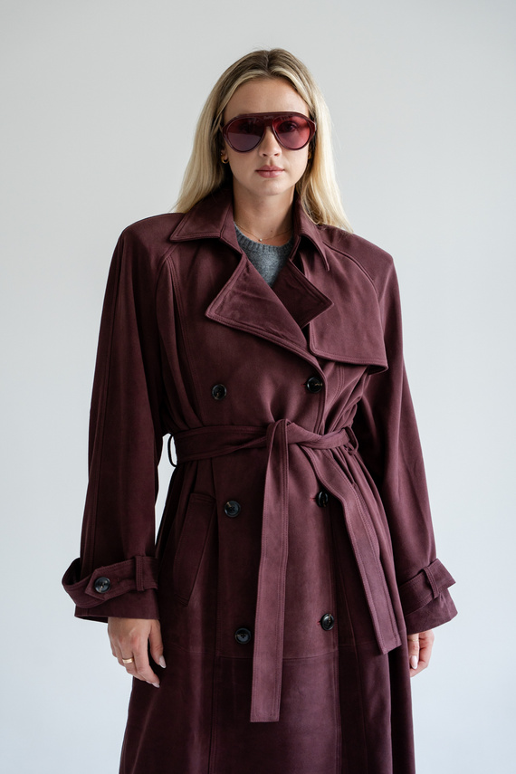 Bordowy płaszcz ze skóry zamszowej