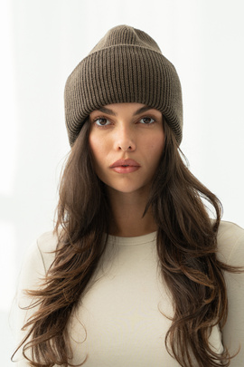 Brązowa wełniana czapka z mankietem