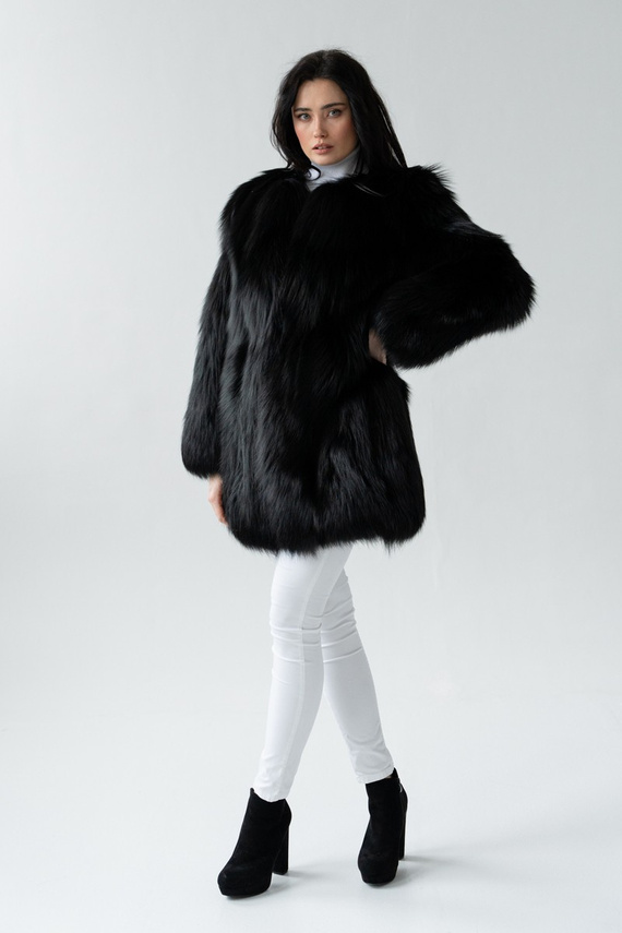 Czarny kożuch ze skór jagnięcych