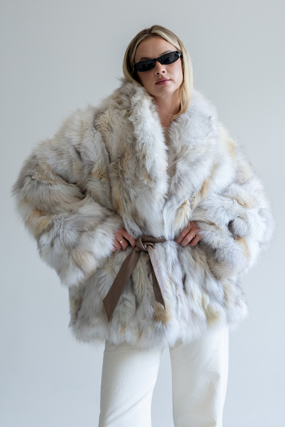 Futro z naturalnego lisa w odcieniach beżu