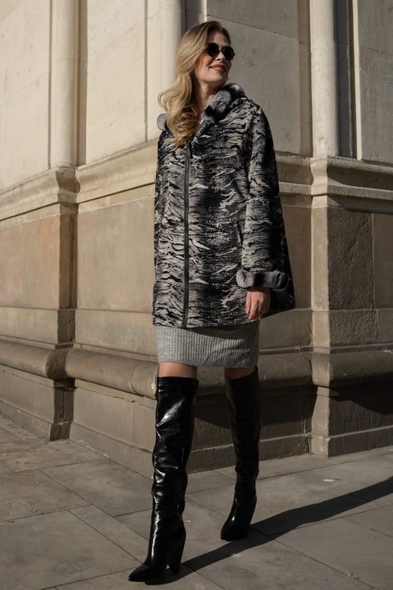 Czarna kurtka skórzana z kapturem 