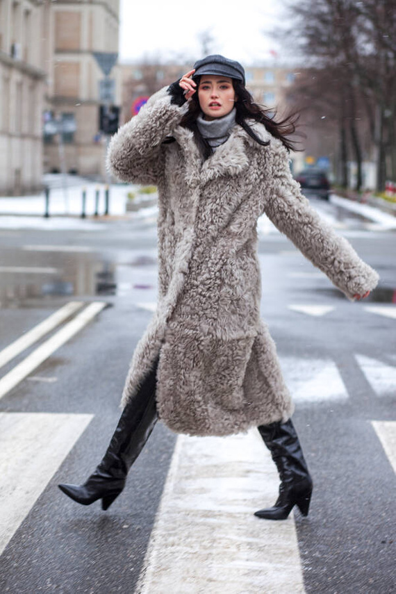 Szary kożuch ze skór merynosów