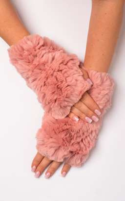 Różowe futrzane rękawiczki bez palców
