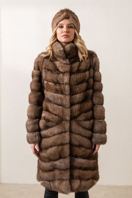 Beżowe futro z rosyjskich soboli barguzińskich w kolorze tortora