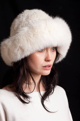 Biała czapka futrzana z norki i lisa