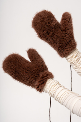 Brązowe futrzane rękawiczki z norki