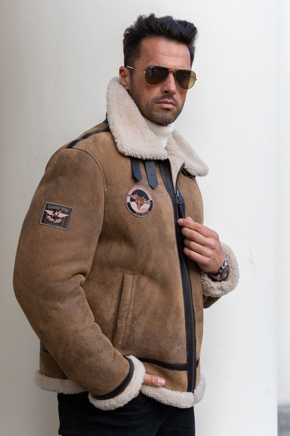 Brązowy kożuch typu pilotka 