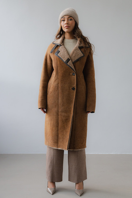 Długi karmelowy kożuch ze skór merynosów