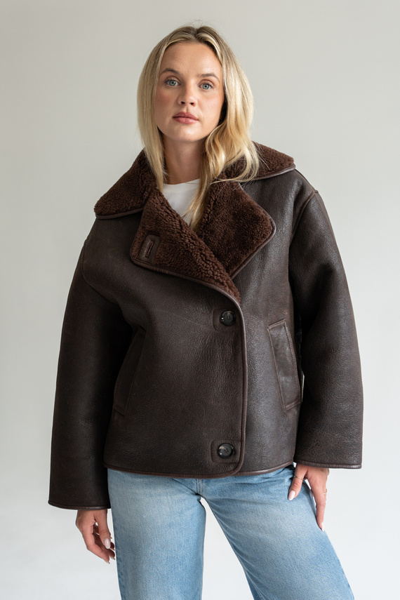 Naturalny brązowy kożuch ze skór jagnięcych