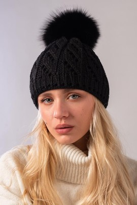 Czapka wełniana z pomponem z naturalnego jenota