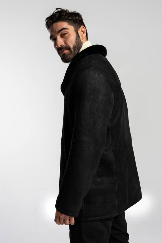 Czarny kożuch męski ze skór jagnięcych