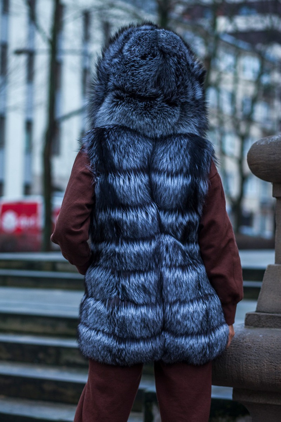 Kamizelka z kapturem z lisa srebrnego