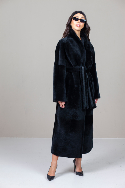 Długi czarny kożuch ze skór merynosów