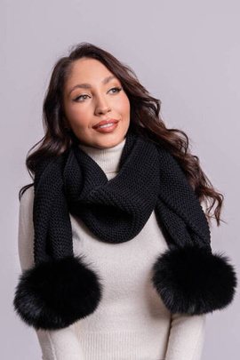 Czarny wełniany szal z pomponami z naturalnego futra lisa