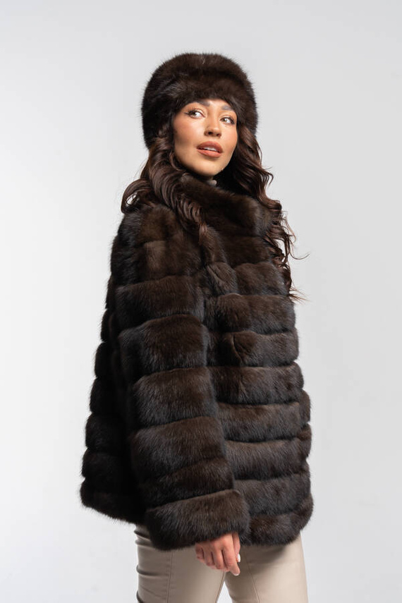 Brązowe futro z rosyjskich soboli barguzińskich