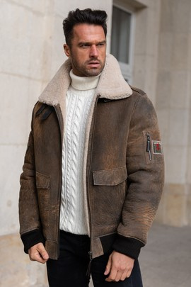 Brązowy kożuch typu pilotka