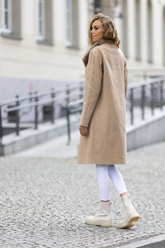 Beżowy płaszcz damski z wełny i alpaki