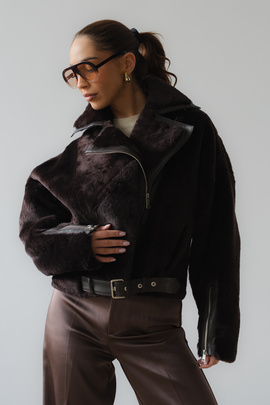 Czekoladowy kożuch damski ze skór jagnięcych typu merino
