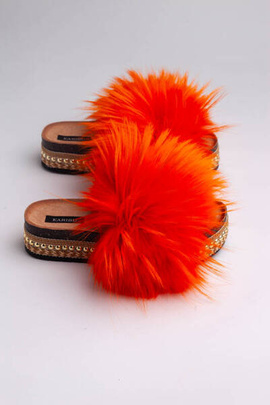 Pomarańczowe klapki z naturalnym futrem jenota