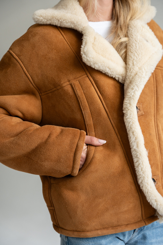 Naturalny rudy kożuch ze skór jagnięcych 