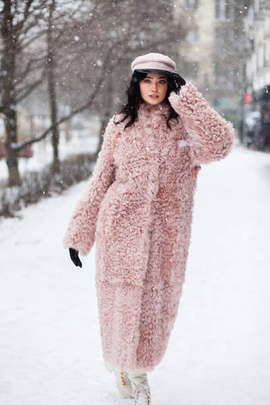 Różowy kożuch ze skór merynosów