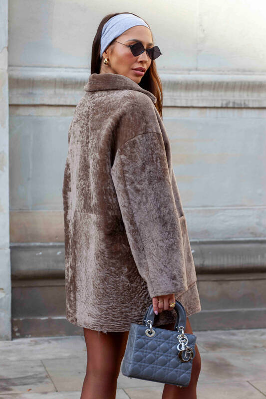 Beżowy-taupe dwustronny kożuch  Arina ze skór merino