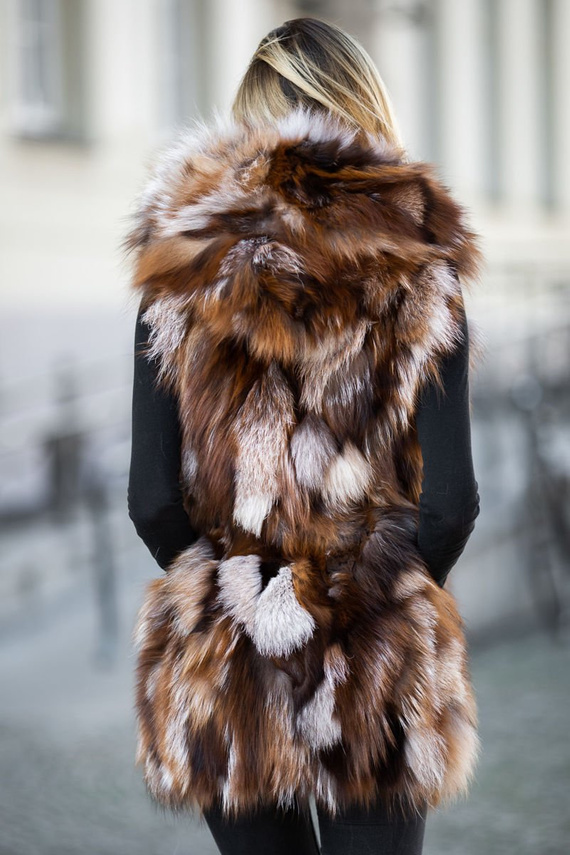 Futrzana kamizelka z kapturem z naturalnego futra lisa