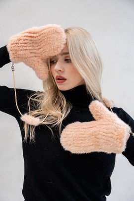 Futrzane rękawiczki z norki w kolorze jasno różowym