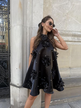Czarna sukienka Lola z ozdobnymi kwiatami