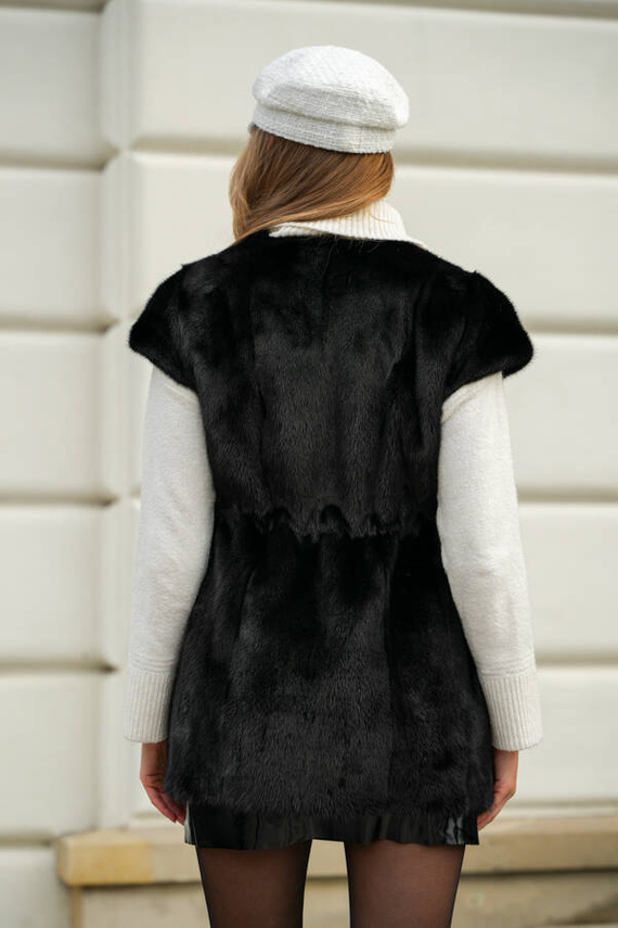 Czarna kamizelka z naturalnego futra norek