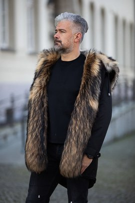 Kurtka męska typu parka bogato obszyta naturalnym futrem jenota