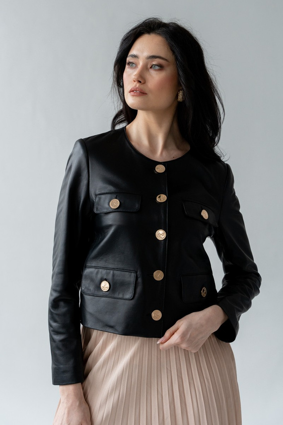 Czarna skórzana kurtka damska typu szanela