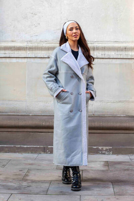 Długi szary kożuch ze skór merynosów