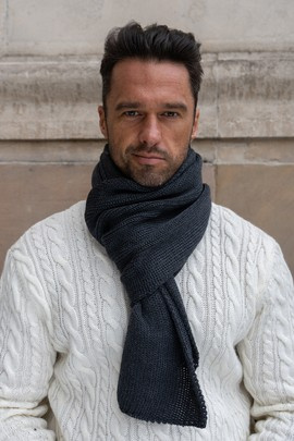 Męski szal z wełny merino w kolorze grafitowym