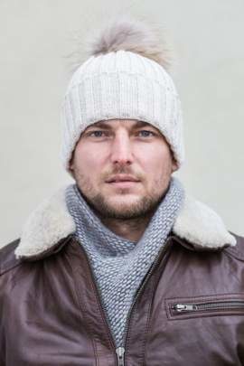 Męska czapka wełniana z pomponem z naturalnego jenota