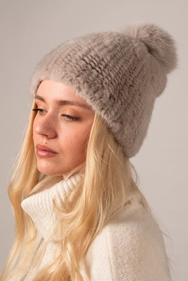 Czapka z norki w kolorze jasnego beżu