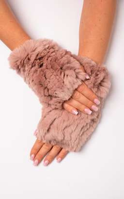 Różowe futrzane rękawiczki bez palców