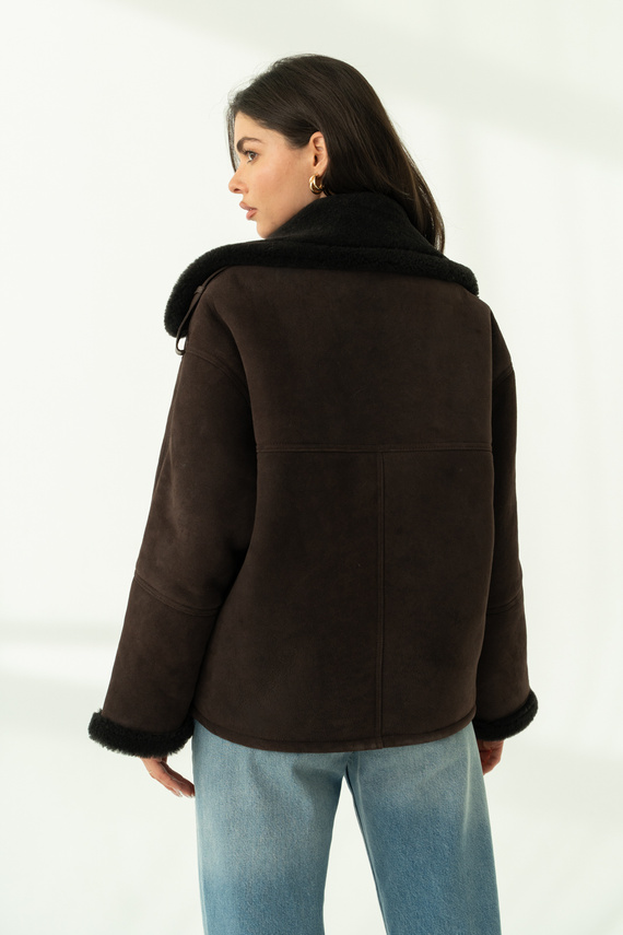 Naturalny brązowy kożuch ze skór jagnięcych