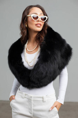 Czarna futrzana etola z lisa