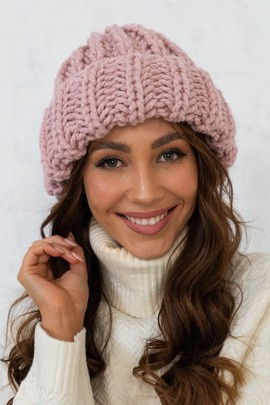 Jasno różowa wełniana czapka ręcznie wykonana