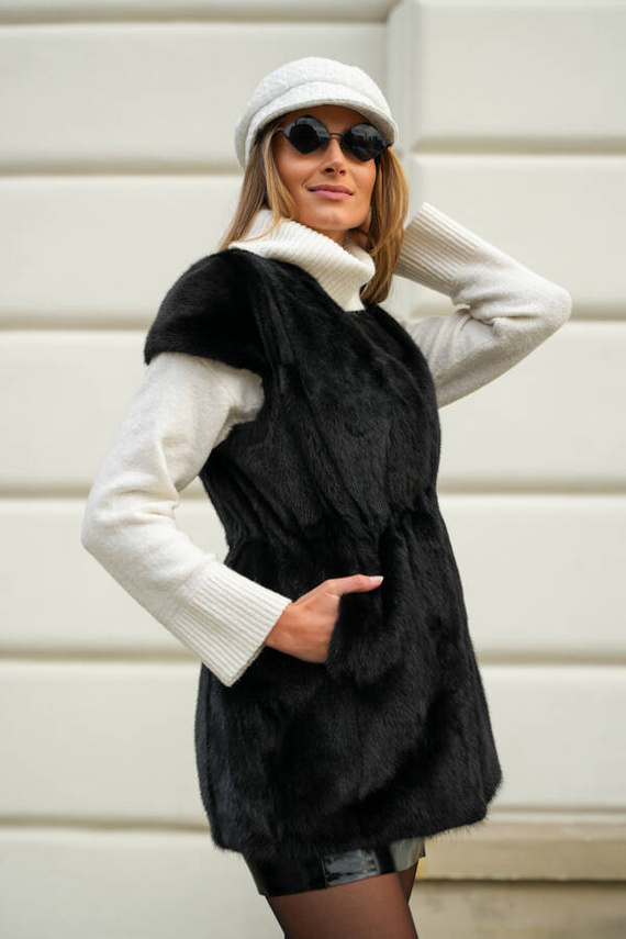 Czarna kamizelka z naturalnego futra norek