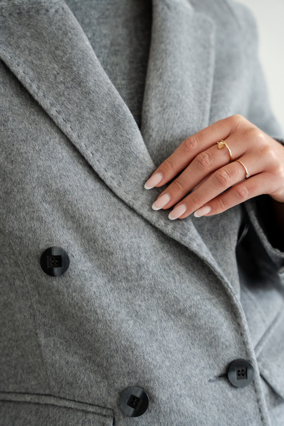 Kaszmirowy płaszcz z jedwabiem w kolorze szarym