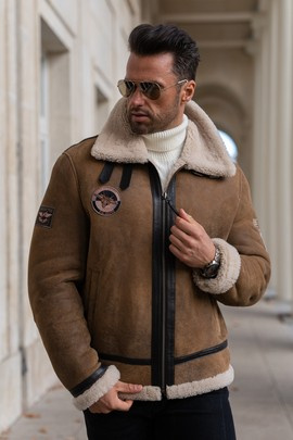 Brązowy kożuch typu pilotka