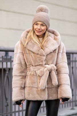 Beżowe futro z grzbietów norek
