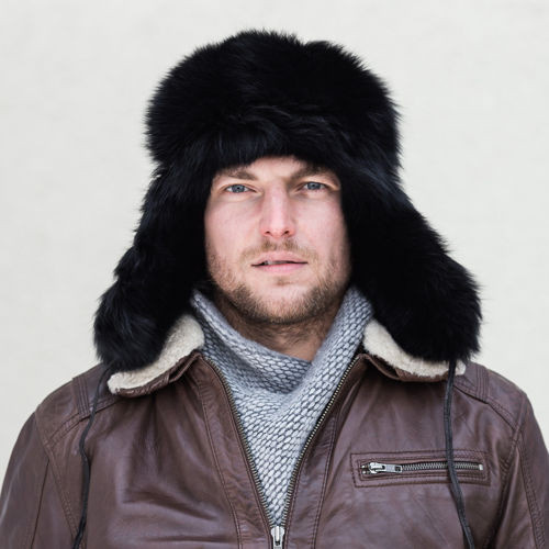 Papacha z lisa w kolorze czarnym