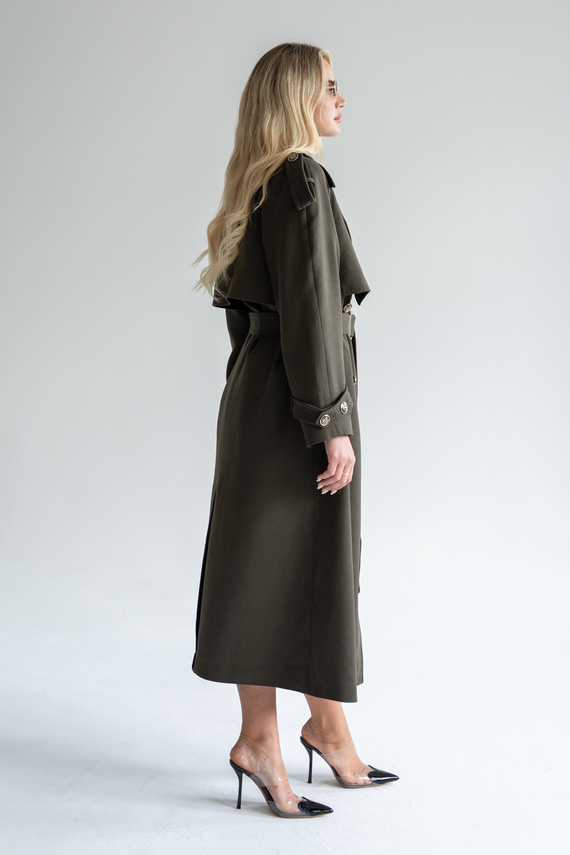 Oliwkowy płaszcz w stylu militarnym 