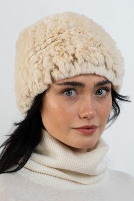 Futrzana czapka z naturalnego futra królika rexa w kolorze beżowym