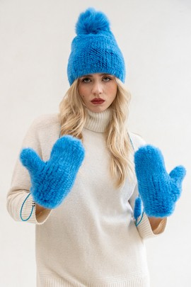 Komplet czapka i rękawiczki futrzane w kolorze niebieskim