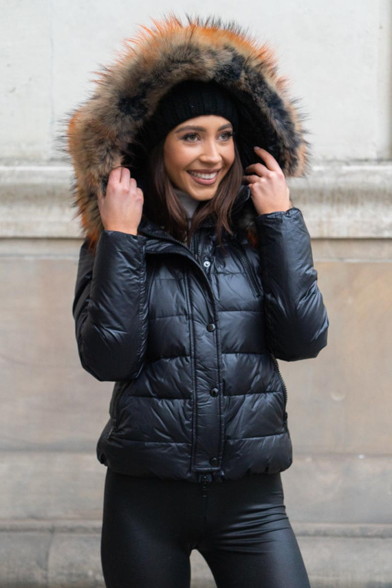 Czarna kurtka Kali z futrzanym kapturem
